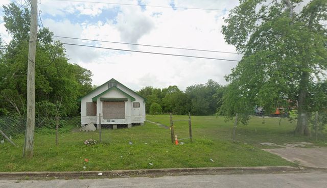 5070 Sunflower St, Houston, TX 77033
