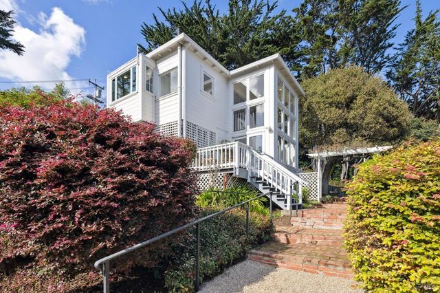 105 Montford Ave, Mill Valley, CA 94941