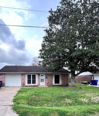 618 S  Gray Ave, West Columbia, TX 77486