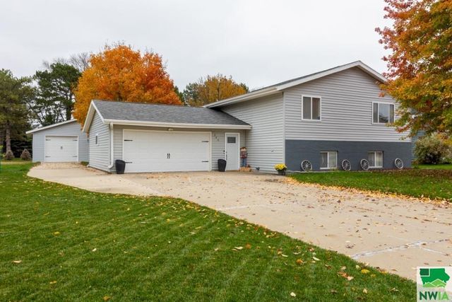 346 Lakeshore Dr, North Sioux City, SD 57049