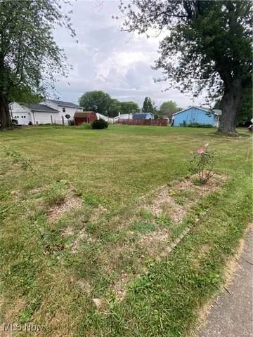 2822 Sunset Ln, Sandusky, OH 44870