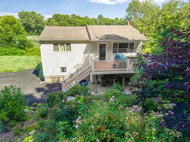 8 Pond Dr, Highland Lakes, NJ 07422