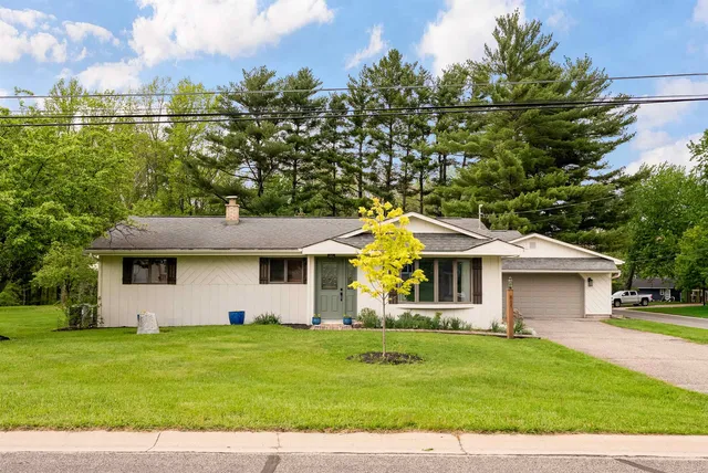 811 Shady Ln, Warsaw, IN 46580