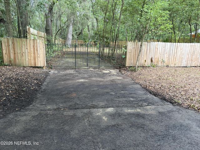 1224 NE 3RD Avenue, Gainesville, FL 32641