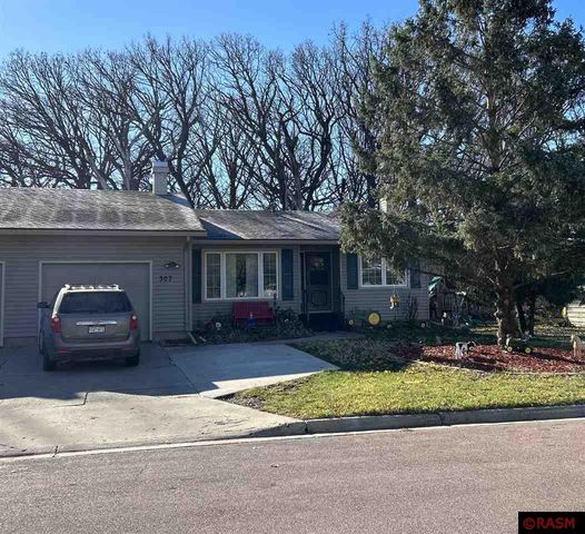 307 12th Ave NW, Waseca, MN 56093