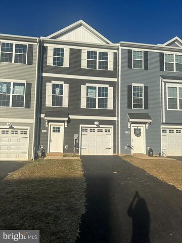 372 Avon Dr #281, Red Lion, PA 17356