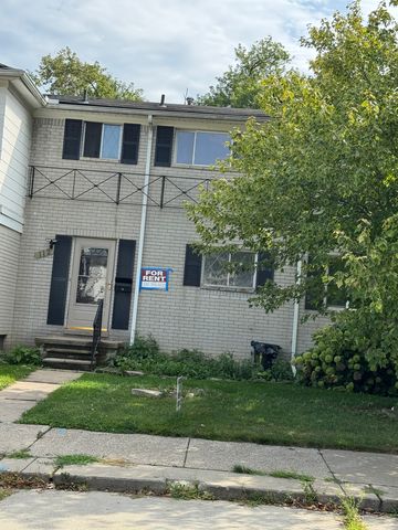 112 S  Christine Cir, Mount Clemens, MI 48043
