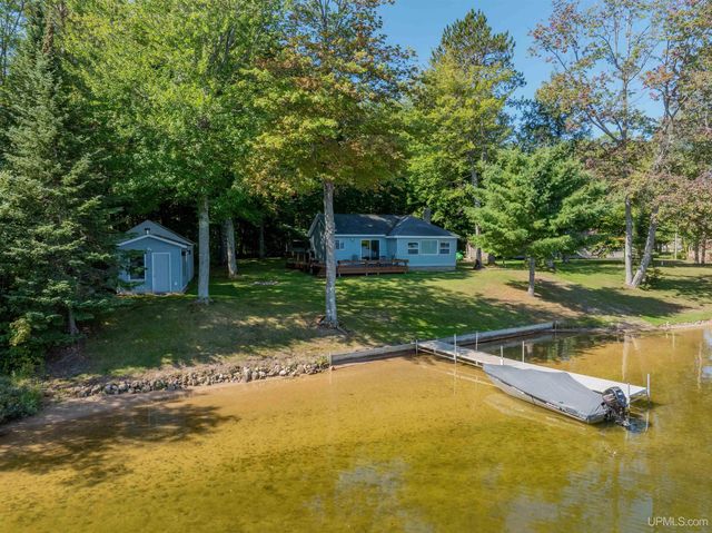 N3820 Hayward Rd, Munising, MI 49862