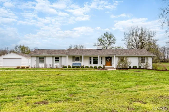 32 Weldon Spring Heights Dr, Saint Charles, MO 63304