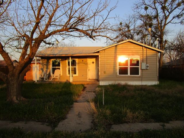 515 5th Ave, Coleman, TX 76834