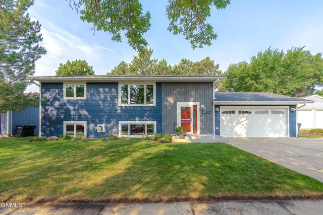 4309 41st Ave NW, Mandan, ND 58554