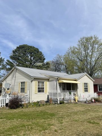 510 1st St, Lawrenceburg, TN 38464