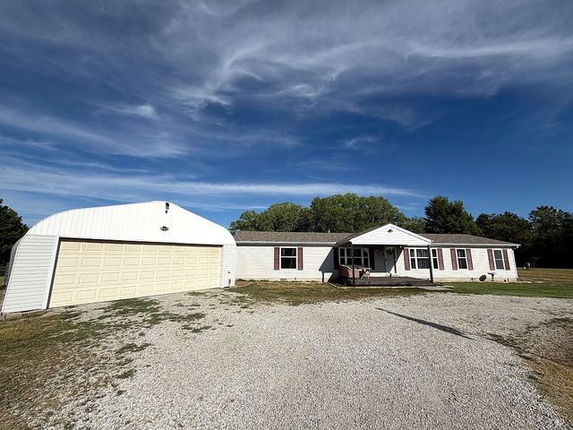 1711 Dewild Ln, McPherson, KS 67460