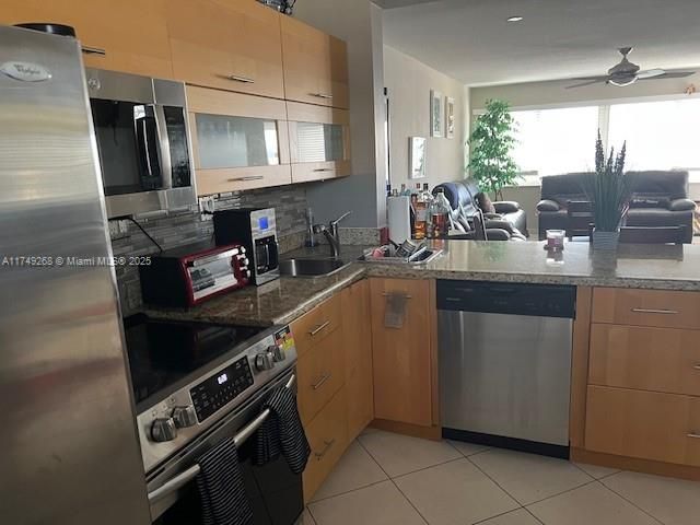 330 SE 2nd St #202F, Hallandale Beach, FL 33009