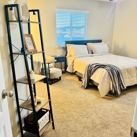 9049 Boston Springs Ave #3, Las Vegas, NV 89149