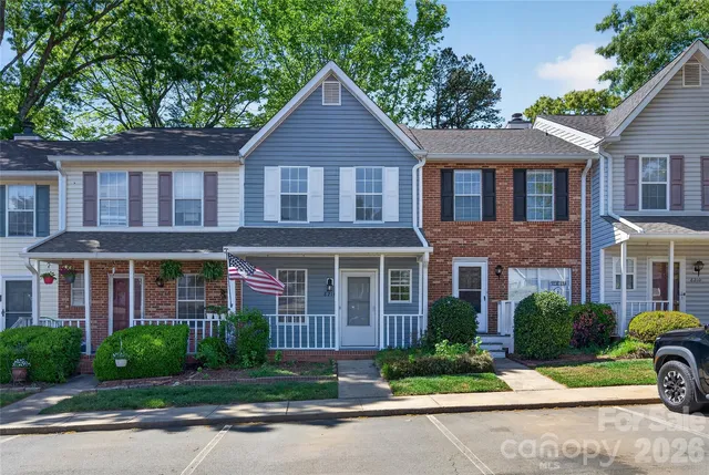 8214 Circle Tree Ln, Charlotte, NC 28277