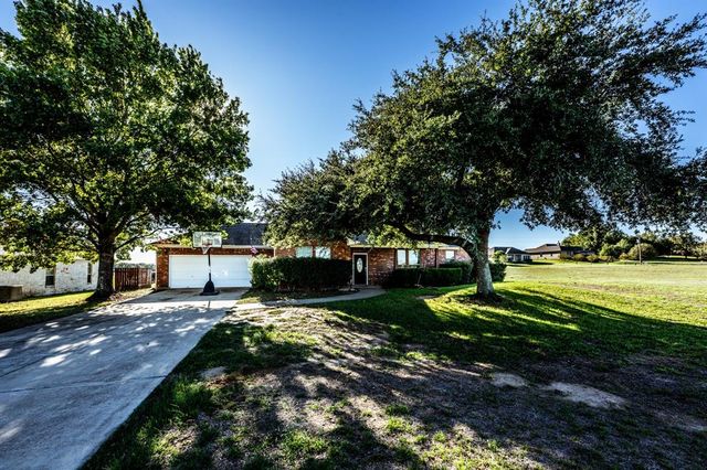3 Meadows Dr, Normangee, TX 77871