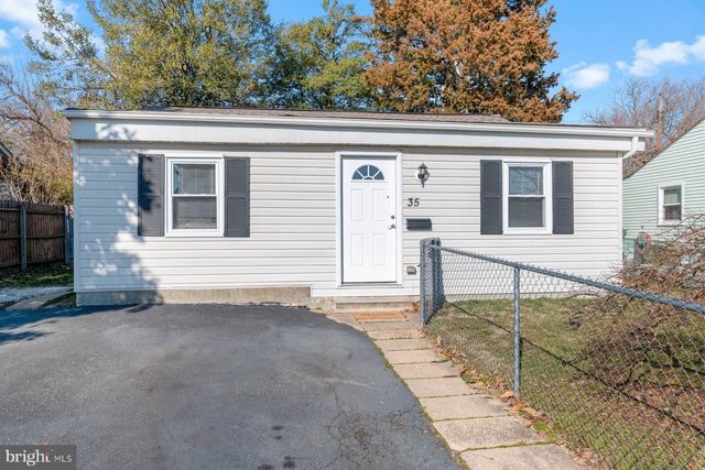 35 Blister St, Middle River, MD 21220