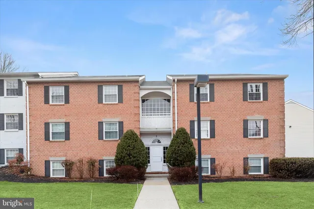 2 Elphin Ct #302, Lutherville Timonium, MD 21093
