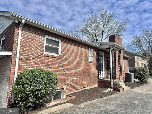 1818 N  Adams St, Arlington, VA 22201