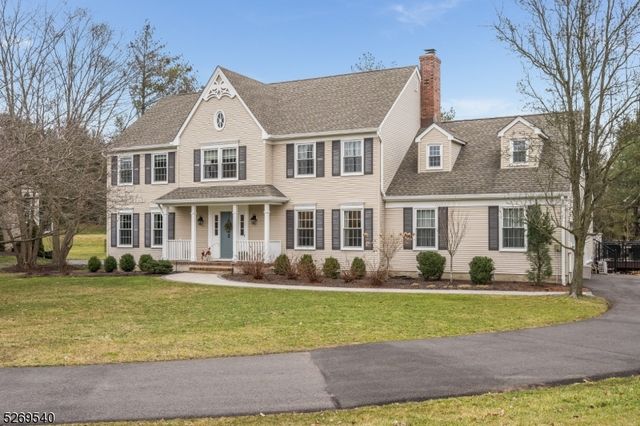 6 Darby Ct, Annandale, NJ 08801