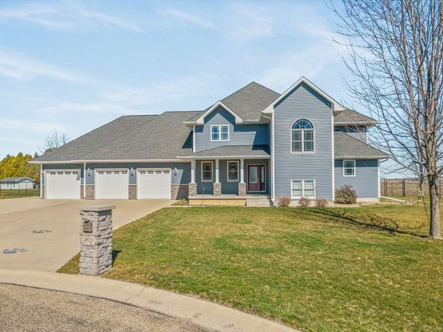 102 Country View Ct, Sumner, IA 50674