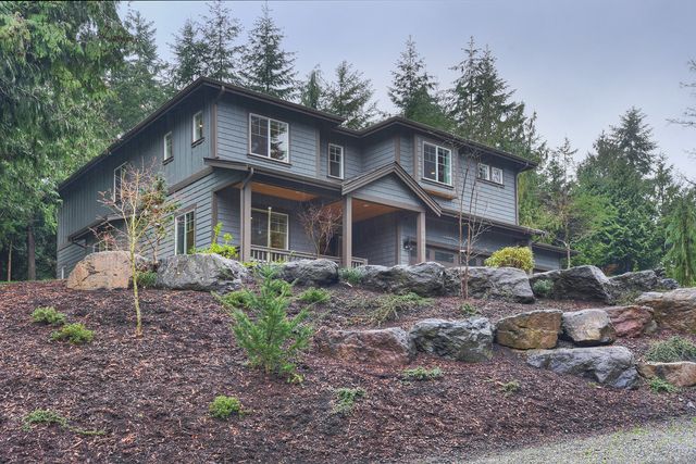 7817 Ledge Stone Loop NE, Bainbridge Island, WA 98110