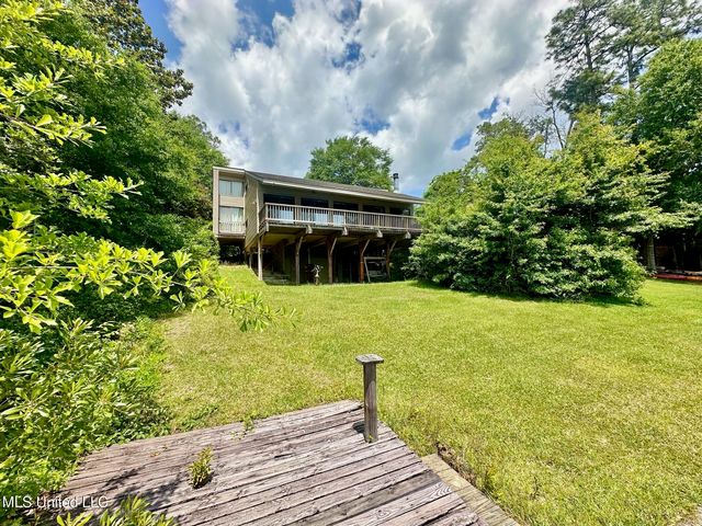577 W  Lakeshore Dr, Carriere, MS 39426