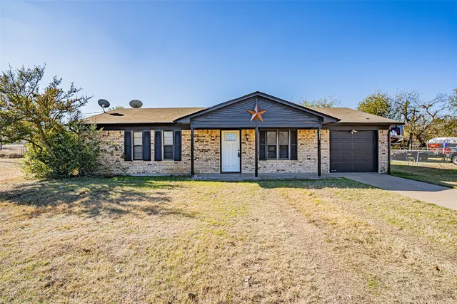 2015 Wood Ct, Granbury, TX 76048