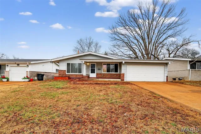 10139 Edgefield Dr, Saint Louis, MO 63136