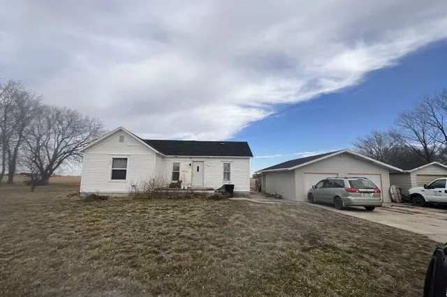 604 S  Parkview Cir, Edgar, NE 68935