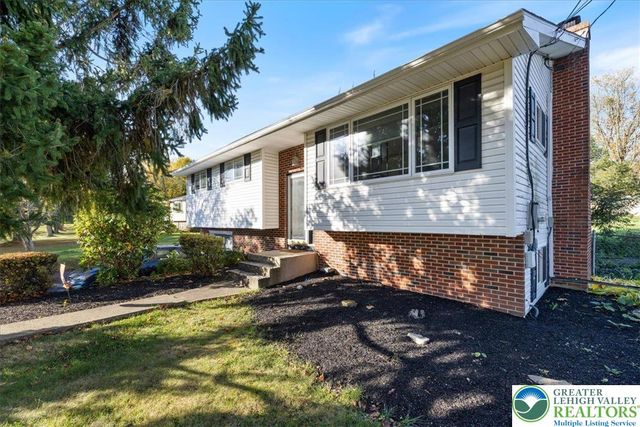 7512 S  Main St, Coopersburg, PA 18036