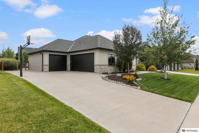 9631 Andermatt Dr, Lincoln, NE 68526