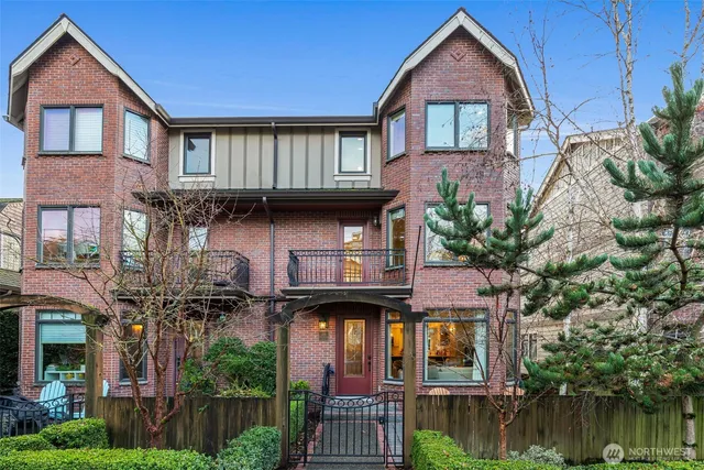 115 W Kinnear Place, Seattle, WA 98119
