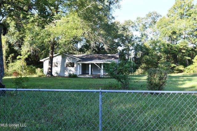 2173 Crossroads Rd, Lucedale, MS 39452