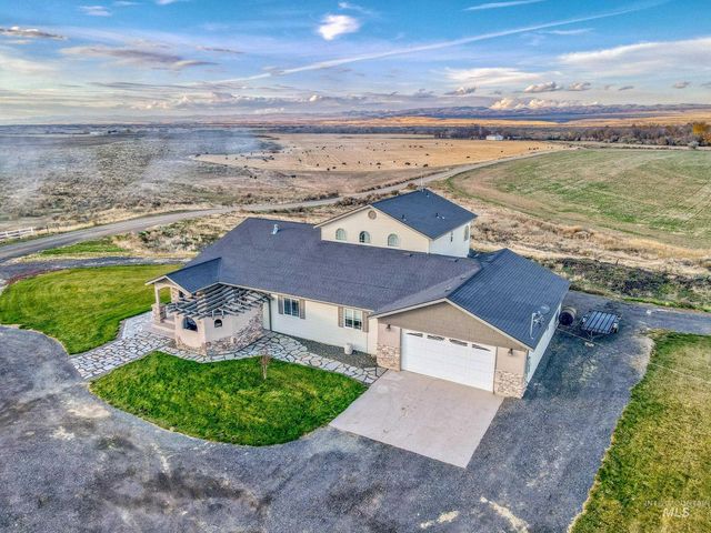 560 Riverview Dr, Gooding, ID 83330