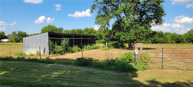 801 S  McKinley Ave, La Harpe, KS 66751