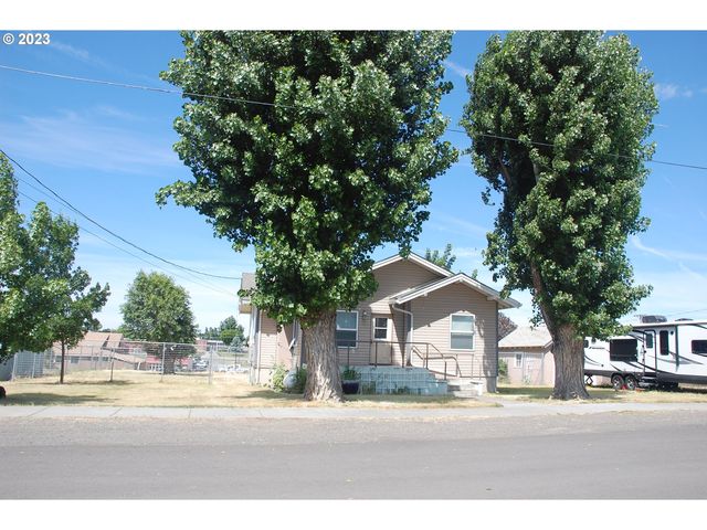 219 S  East St, Condon, OR 97823