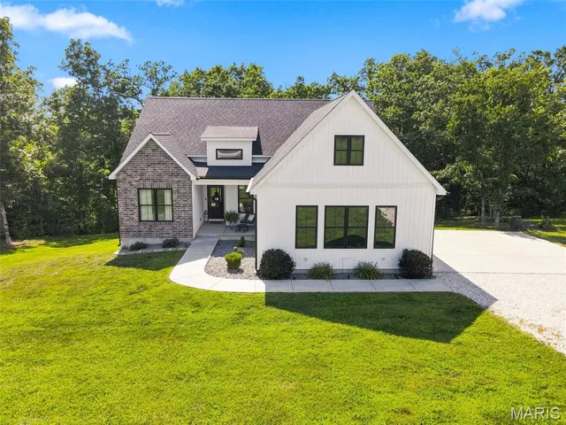 1 Greenview Ct, Troy, MO 63379
