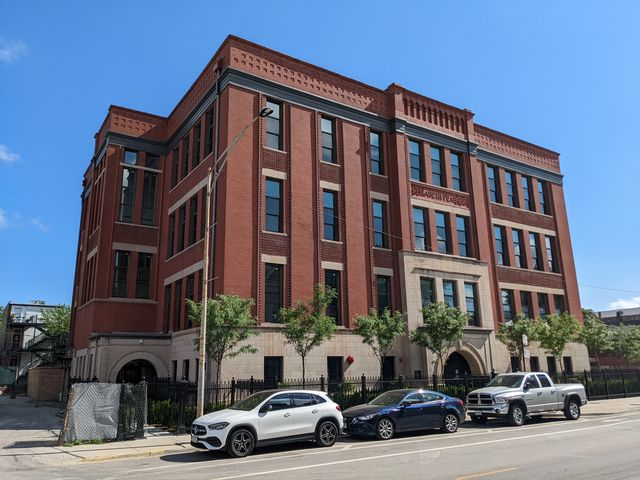 1444 W  Augusta Blvd #404, Chicago, IL 60642