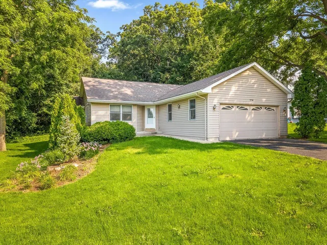 116 Heath Cliff Dr SE, Poplar Grove, IL 61065