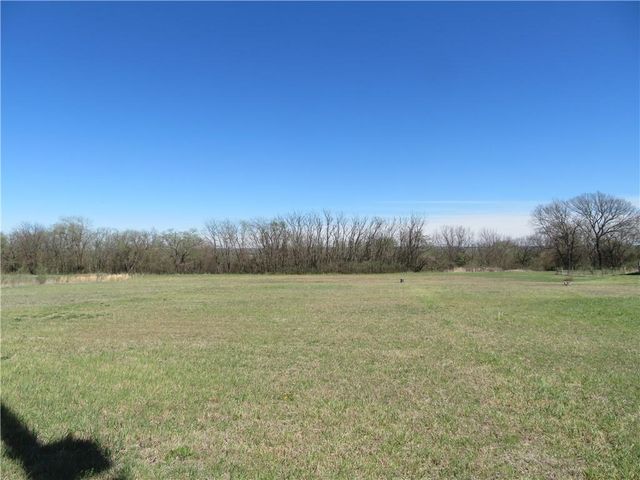 Lookout Rd, Paola, KS 66071
