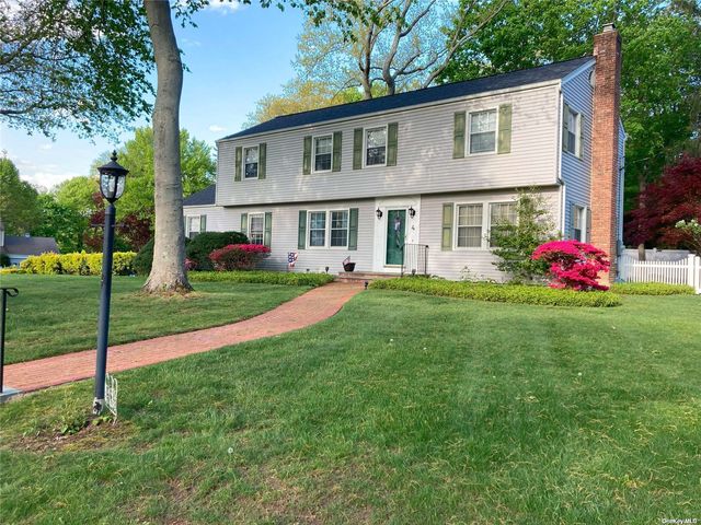 4 Heritage Court, Cold Spring Harbor, NY 11724