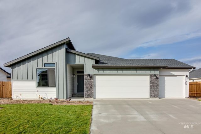 1835 SW Besra Dr, Mountain Home, ID 83647