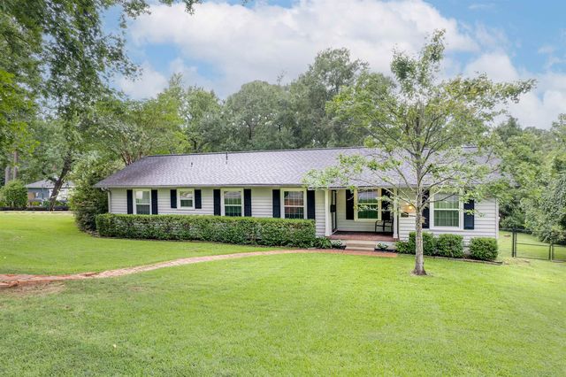 1301 N  High St, Longview, TX 75601