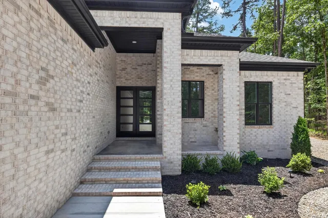 21 Casino Cir, Hot Springs Village, AR 71909