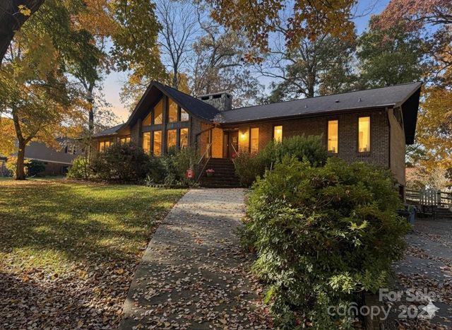 5900 Foxcrest Dr, Mint Hill, NC 28227