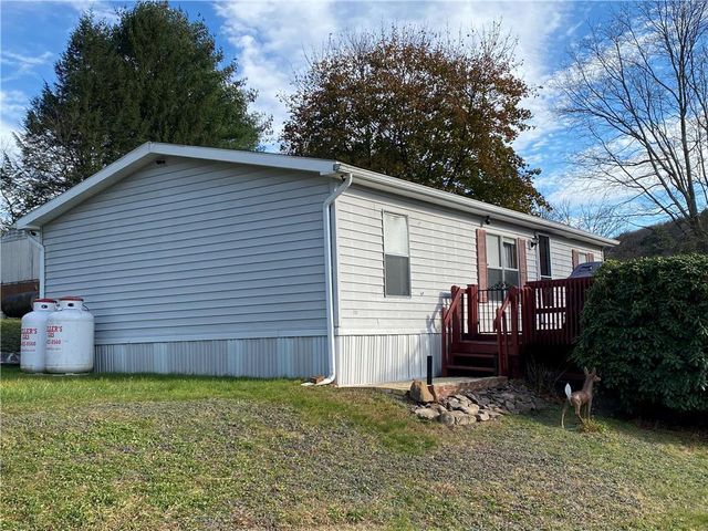 29 Cherokee Ln, Lehighton, PA 18235