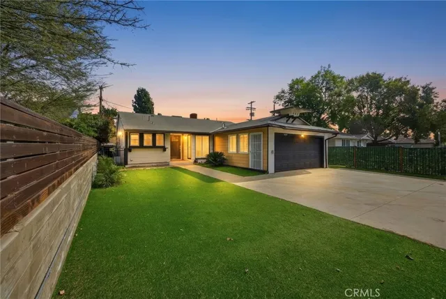 7108 Mammoth Ave, Van Nuys, CA 91405