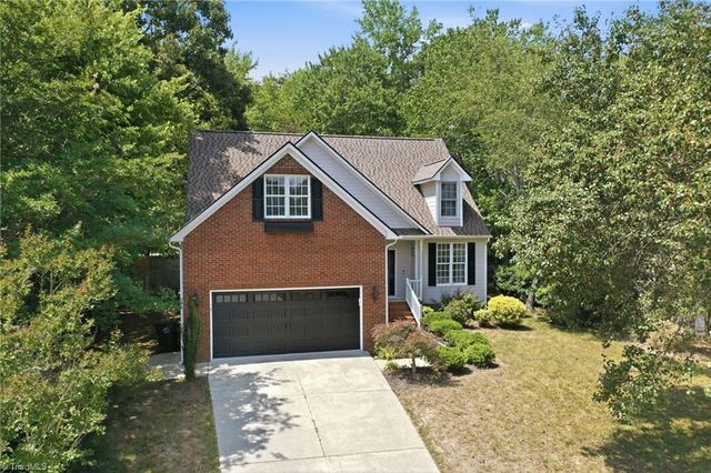 425 Turnberry Dr, Mebane, NC 27302